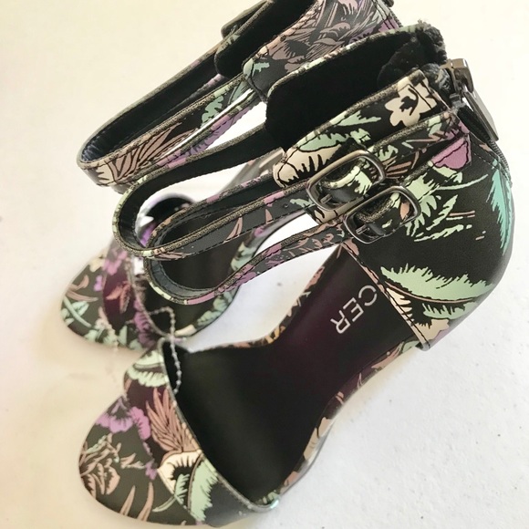 🔥2 x $25🔥Mercer 6 1/2 double strap/zippered heel - Picture 3 of 6